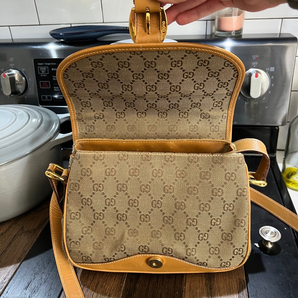 Authentic vintage Gucci Crossbody Purse - Picture 4 of 10